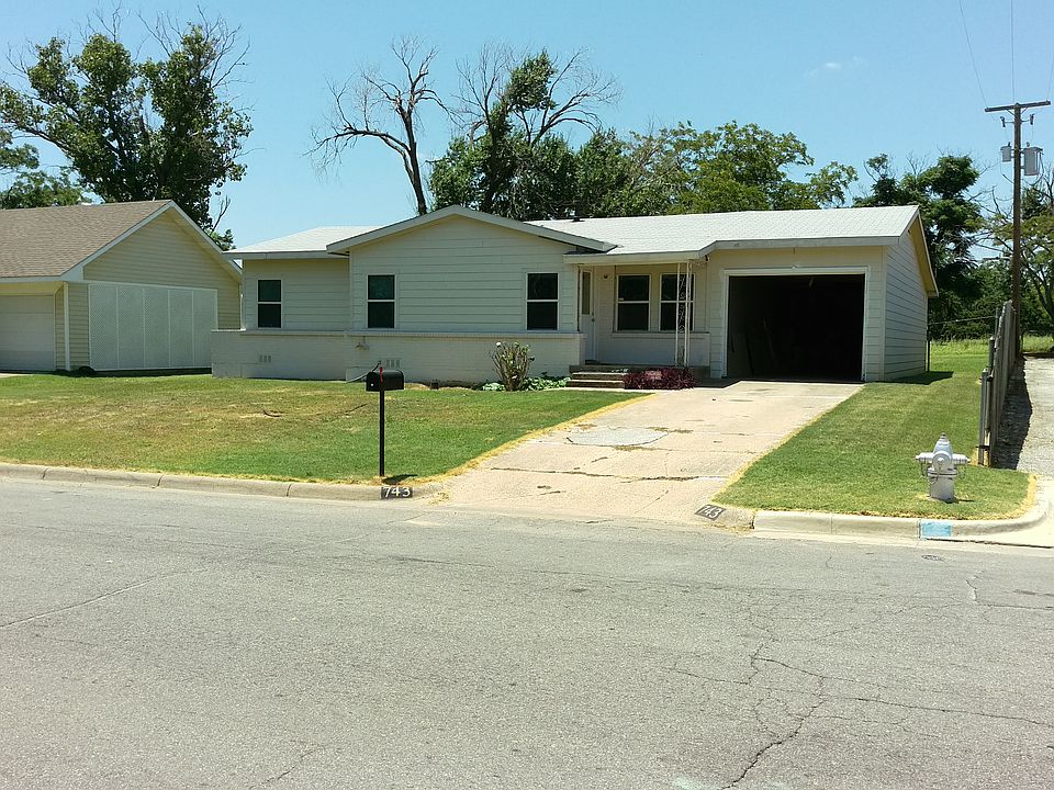 1st image of 743 Buena Vista Dr
