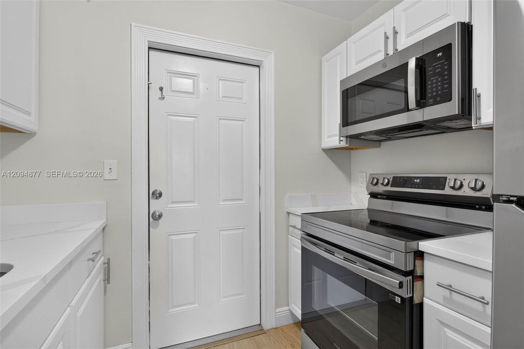 5197 NE 14th Ave, photo 9