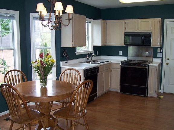 large light-filled, eat-in kitchen