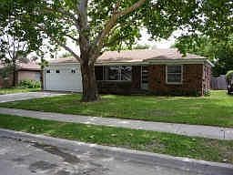 1st image of 825 Perry Dr