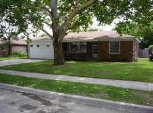 825 Perry Dr, White Settlement, TX 76108