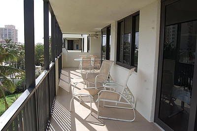 HUGE BALCONY
