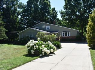 2496 Palmer Dr, Willoughby Hills, OH 44094