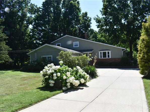 2496 Palmer Dr, Willoughby Hills, OH 44094