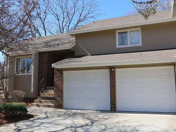 2105 Farmingdale Ct, Manhattan, KS 66503