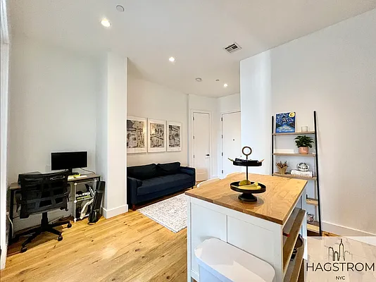 Rented by Hagstrom Management Inc | media 40