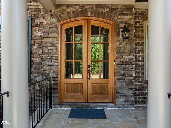 3rd image of 1004 Mocker Nut Ln