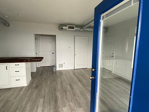 4th image of 1450 Country Club Dr