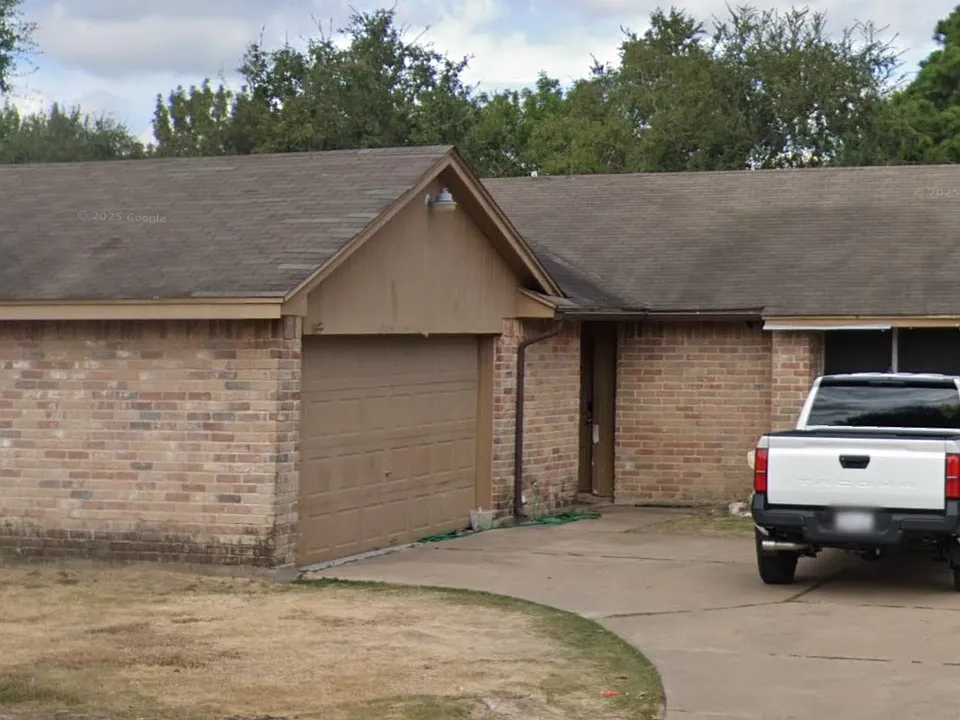 16350 Pebbleglen Dr