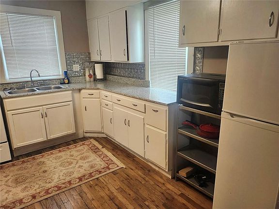 5th image of 206 Pine St