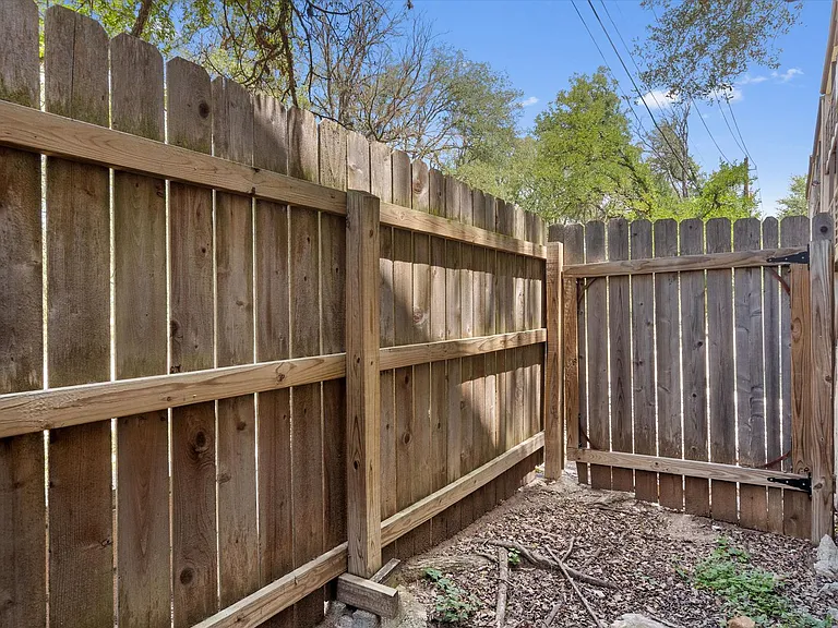 6810 Deatonhill Dr #108 — Photo 17