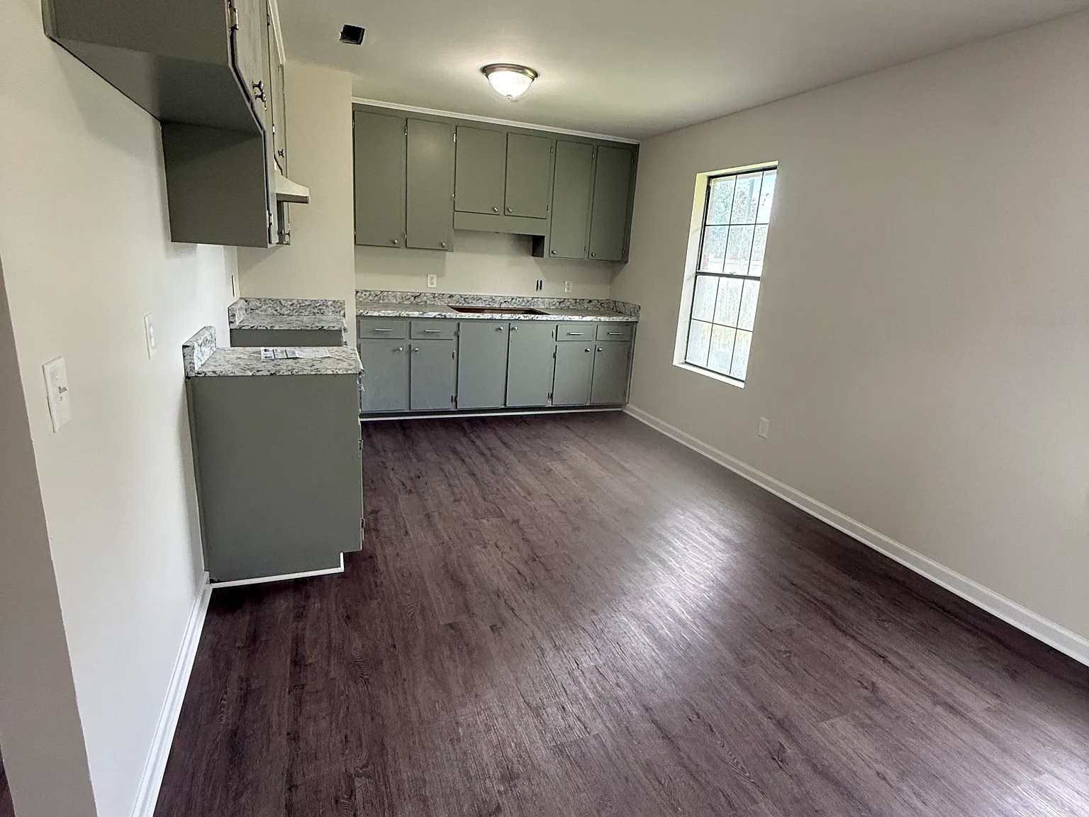 4 bed, 1.5 bath, 1300 sqft, $1,400 — Photo 2