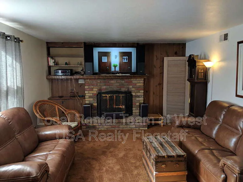 4 bed, 2.0 bath, 1810 sqft, $3,000 — Photo 3
