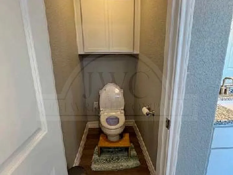 907 Holliday Dr — Photo 18