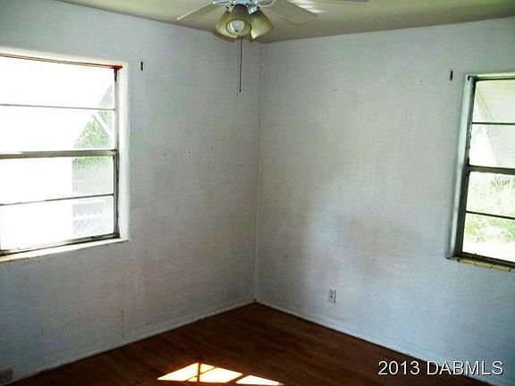 2nd image of 1522 Daytona Ave