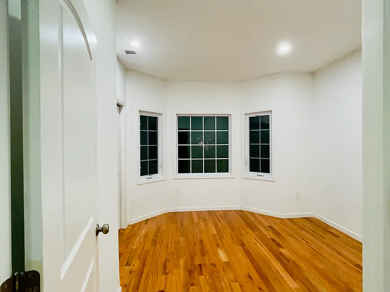 331 John St #2 — Photo 1