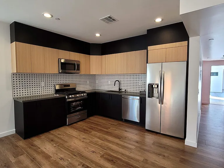 6034 Craner Ave — Photo 5