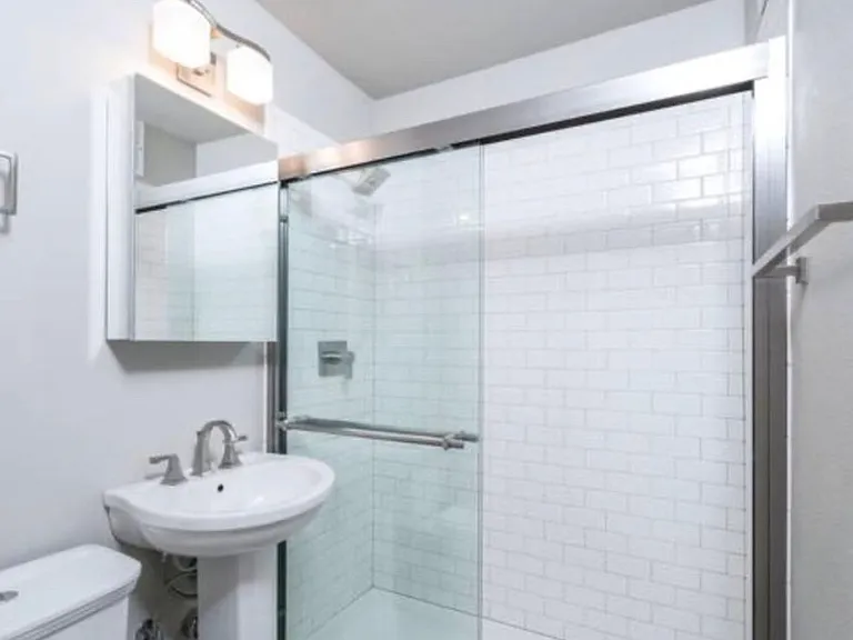 421 Summit Ave E #204 — Photo 18