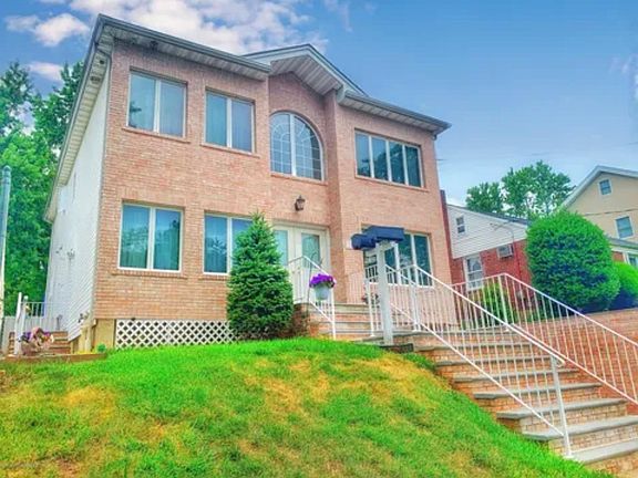 2nd image of 155 Gurley Ave #2