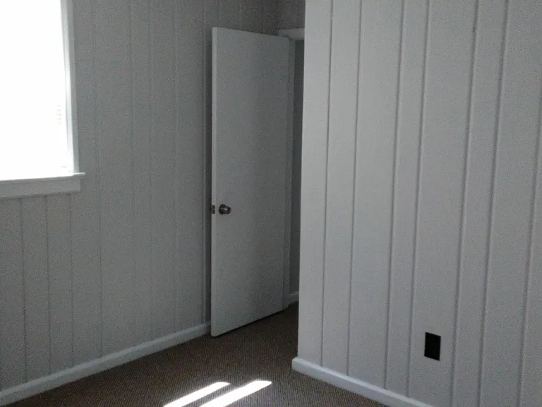 4 Henderson Ave — Photo 8