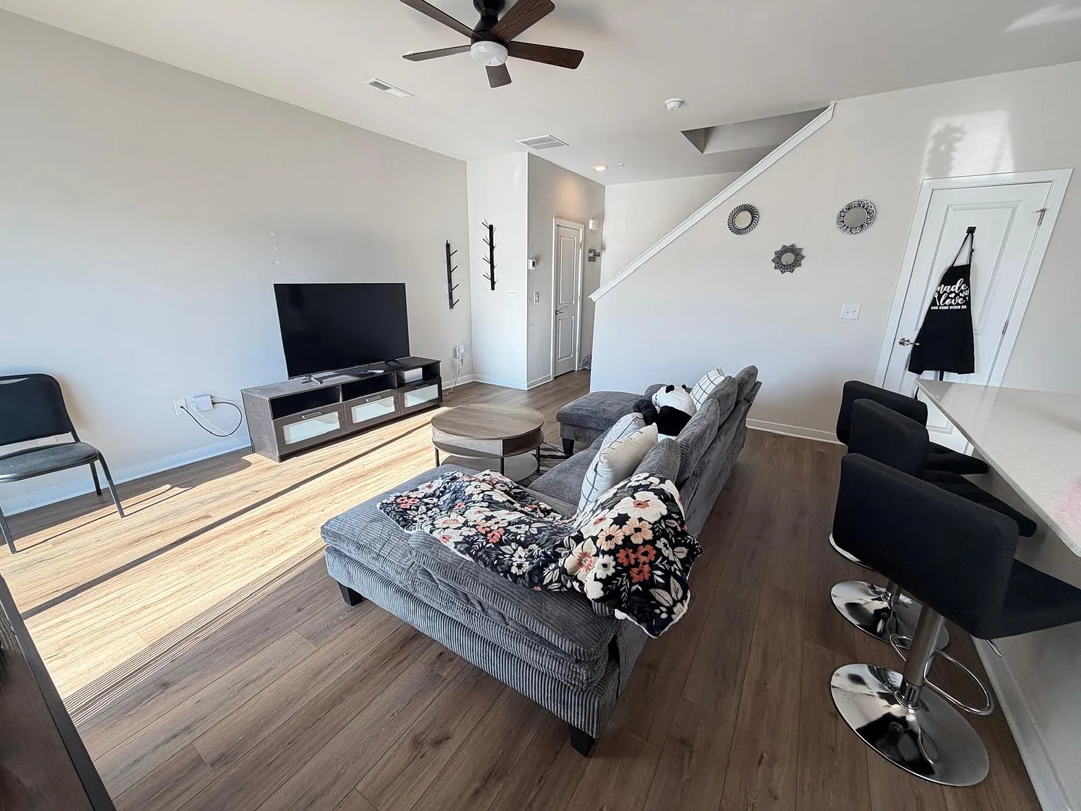 3 bed, $5,400 — Photo 4