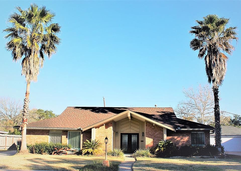 1st image of 4918 Dumfries Dr