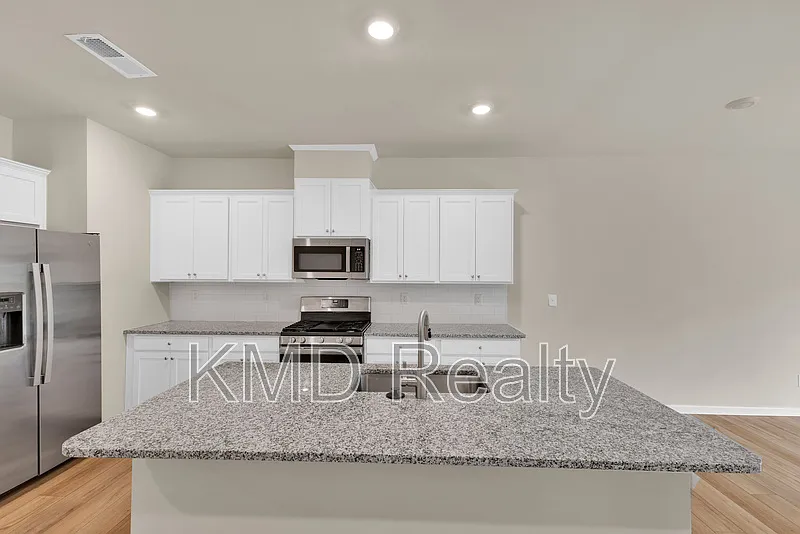 3 bed, 2.5 bath, $2,050 — Photo 3