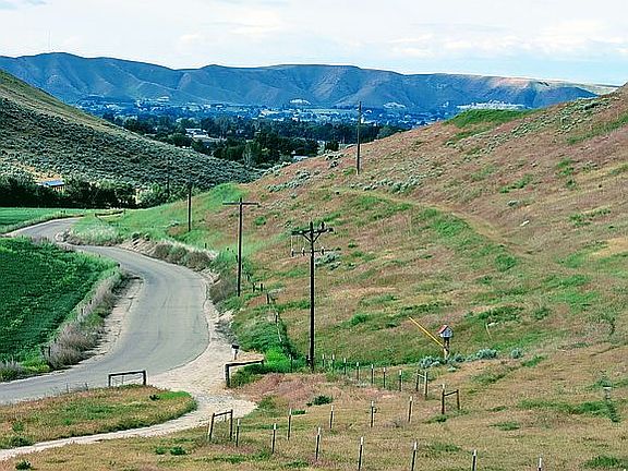 5th image of 4701 Van Deusen Rd
