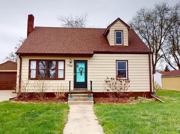 1104 E 4th St, Storm Lake, IA 50588