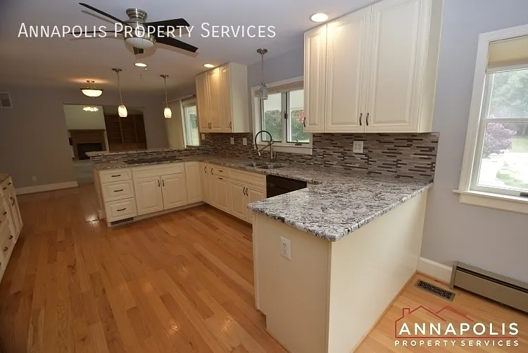 7809 Locust Wood Rd — Photo 3