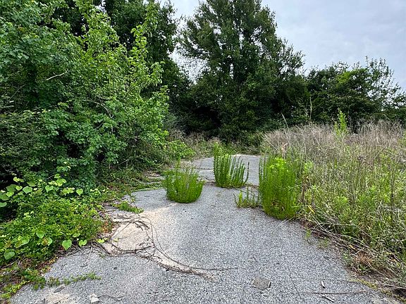 2nd image of 455 W Dave Dugas Rd