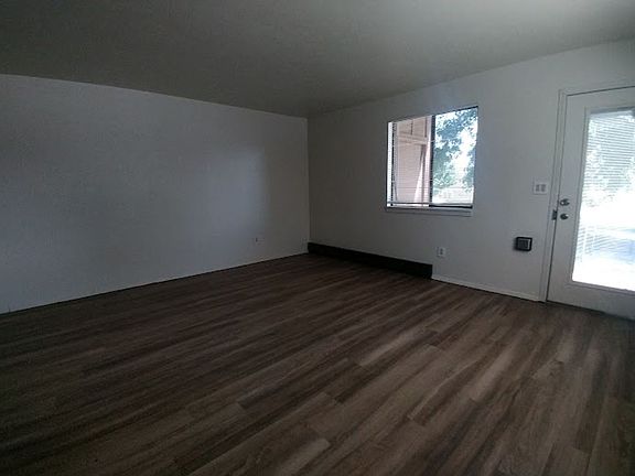 2nd image of 513 W Geneseo St APT 1