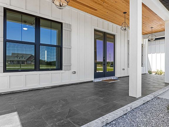 4th image of 774 NW Blackberry Cir