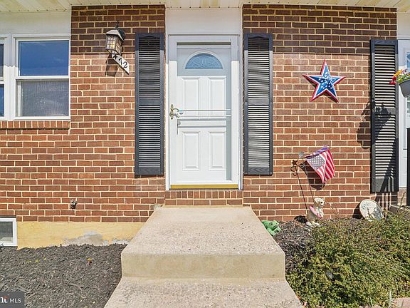 4th image of 472 Mainview Ct