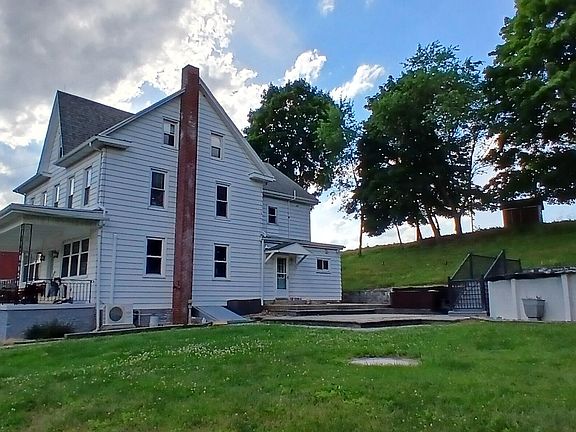 3rd image of 2221 Irish Valley Rd