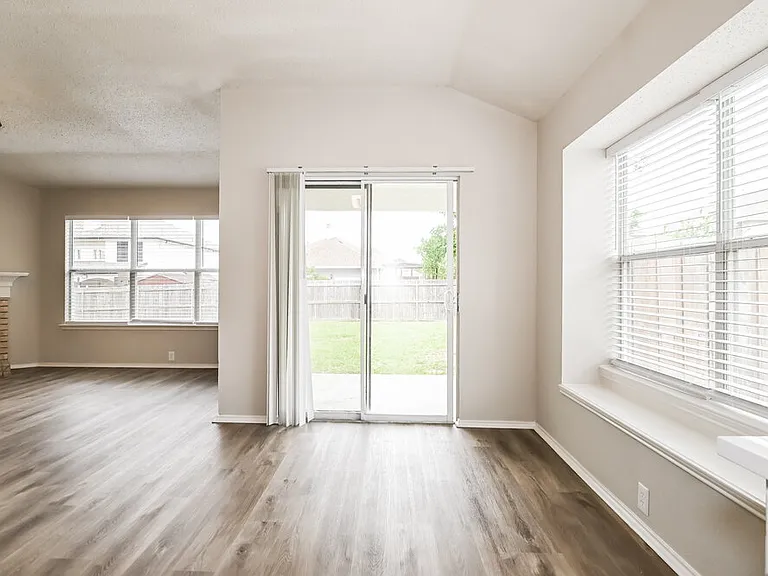 6730 Meadowcrest Dr — Photo 7