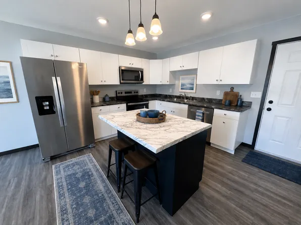 1502 Bies Dr, Dubuque, IA