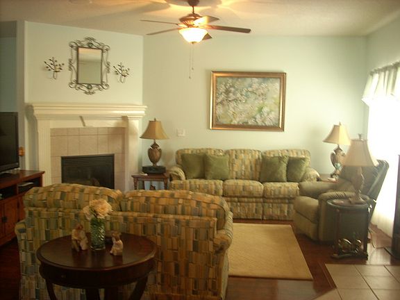 Living room
						:
						Gas fireplace with newer Bruce hardwood floors