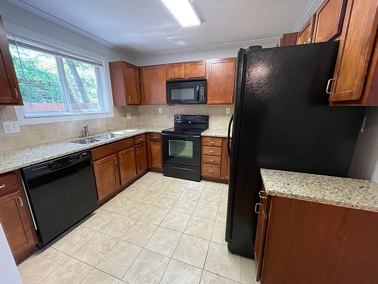 103 Sue Ann Ct #B — Photo 7
