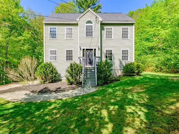 9 Eisenhower Court, Naples, ME 04055