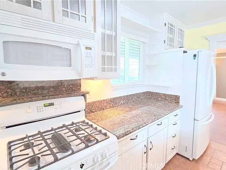 1368 N Balboa Ave — Photo 5