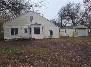 31700 Linden Ave, Fraser, MI 48026