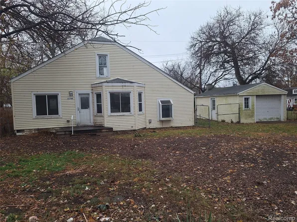 31700 Linden Ave, Fraser, MI 48026