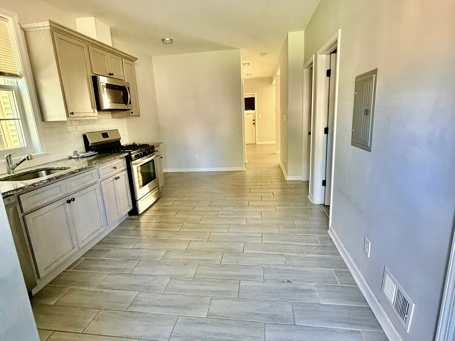 2 bed, 1000 sqft, $2,250 — Photo 2