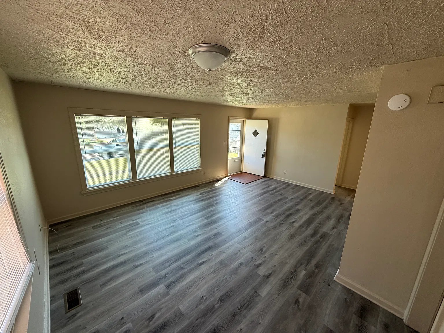2 bed, 924 sqft, $995 — Photo 4