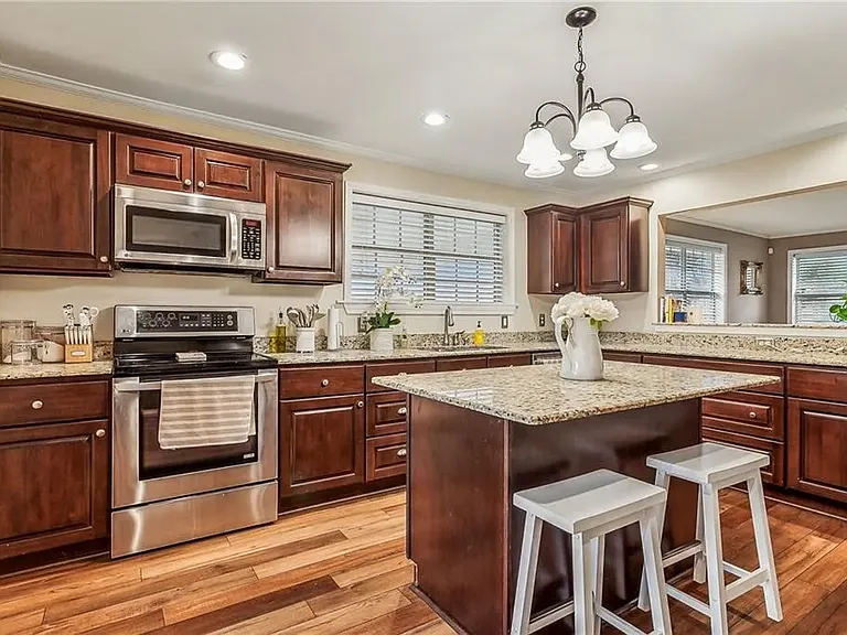 6655 Bellaire Dr — Photo 3