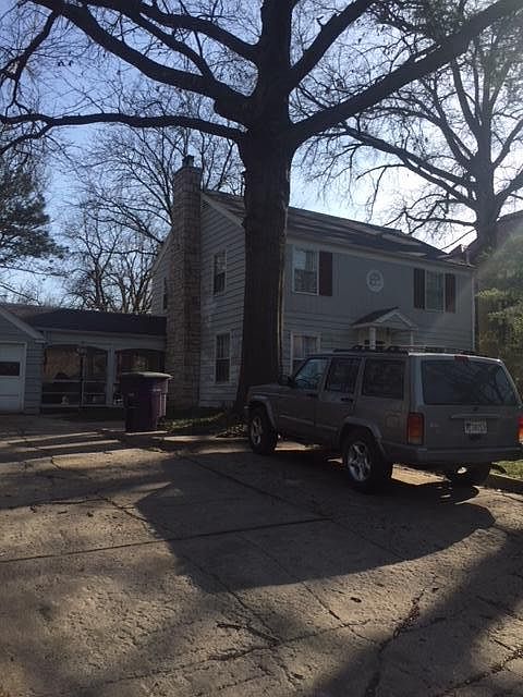 Front of house, Driveway