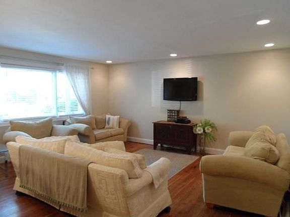 5th image of 76 Lawrence Ct APT A