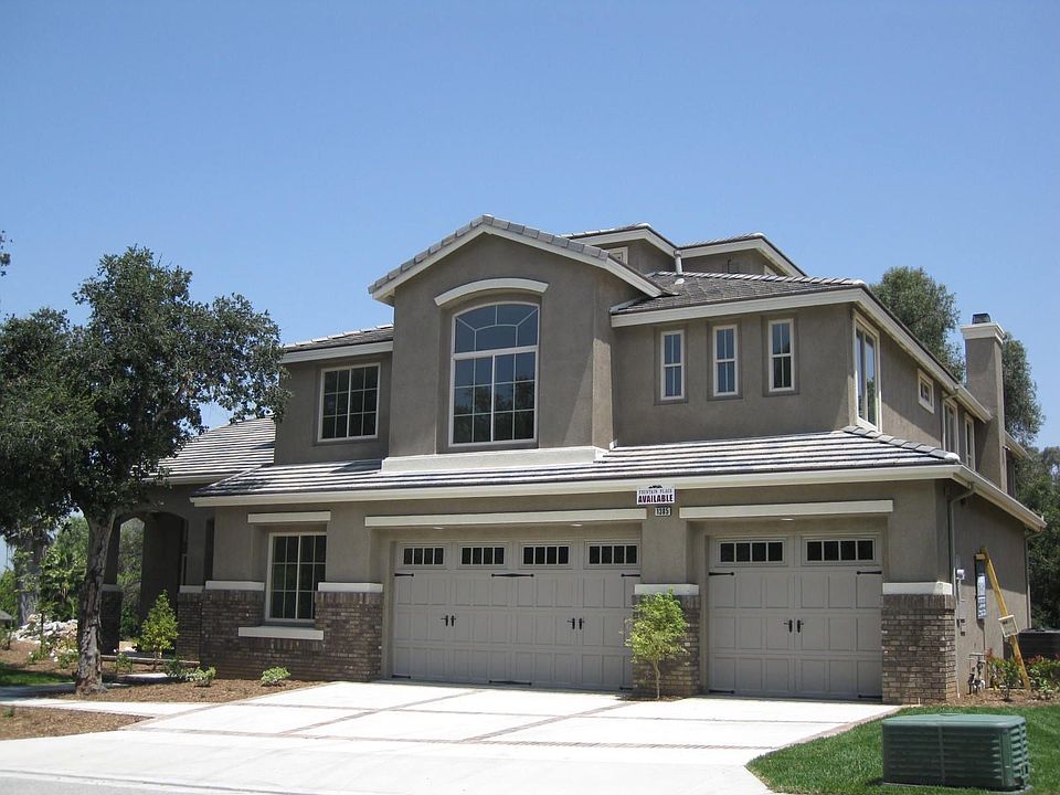 Stunning Custom Built home Private & Serene