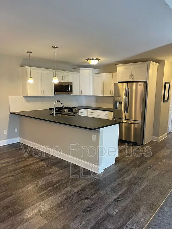 3 bed, 2.0 bath, 1736 sqft, $2,750 — Photo 2